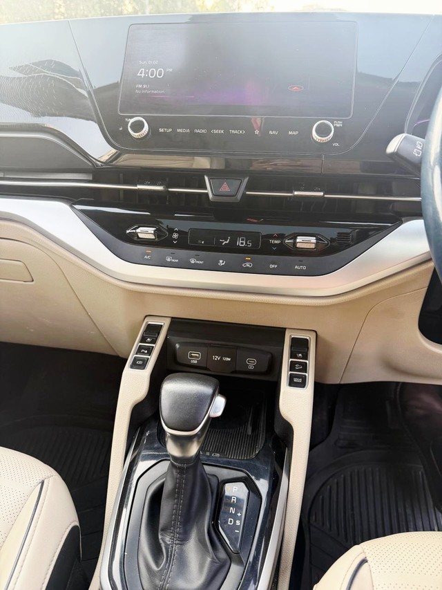 Second-hand 2022 Kia Carens Luxury Plus Turbo DCT 2022-2023 for sale in New Delhi-3