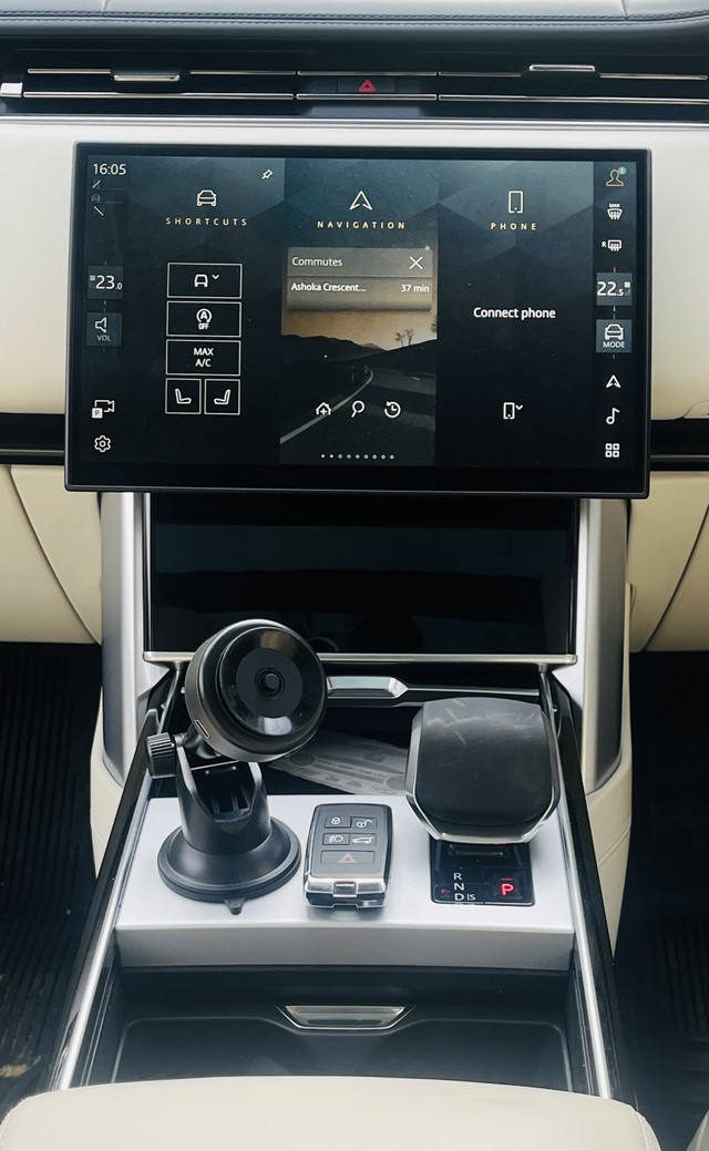 Second-hand 2025 Land Rover Range Rover 3.0 I LWB Autobiography for sale in New Delhi-10