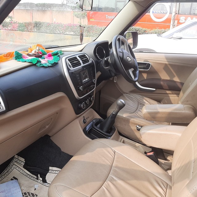 Second-hand 2016 Mahindra TUV 300 T8 for sale in Mumbai-7