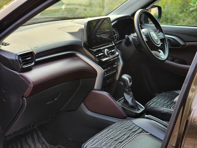 Second-hand 2022 Maruti Suzuki Grand Vitara Zeta AT BSVI for sale in New Delhi-31