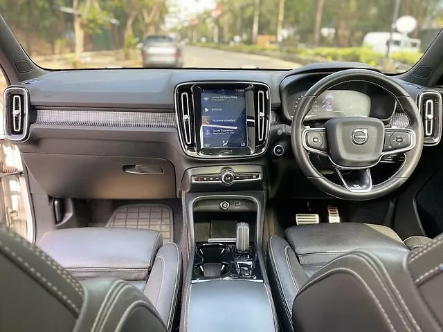 Second-hand 2020 Volvo XC40 T4 R-Design for sale in Mumbai-8