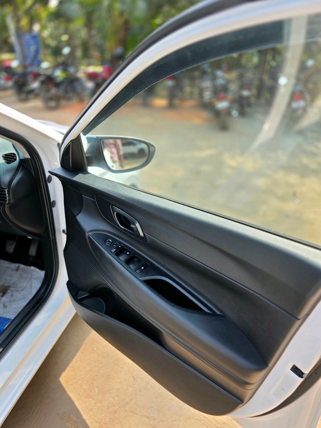 Second-hand 2023 Hyundai i20 Magna for sale in New Delhi-6