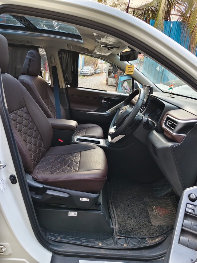 Second-hand 2025 Toyota Innova Hycross VX 7STR Hybrid for sale in Mumbai-9