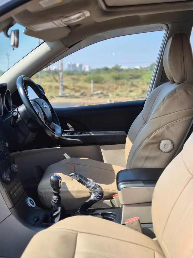 Second-hand 2016 Mahindra XUV500 R W10 FWD for sale in Vadodara-8