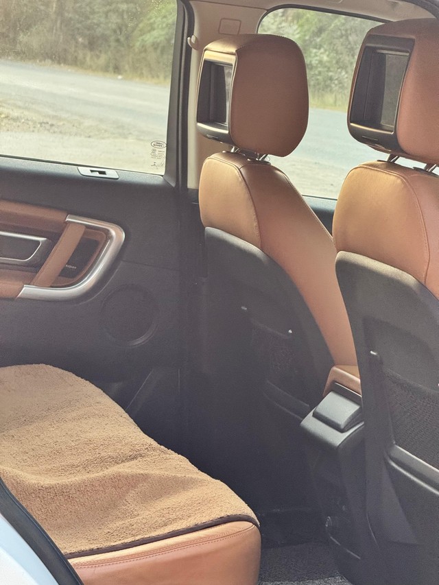 Land Rover Discovery HSE 3.0 TD6 Second-hand 2018 Land Rover Discovery HSE 3.0 TD6 for sale in Surat-10