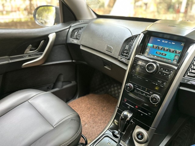Second-hand 2019 Mahindra XUV500 W7 AT BSIV for sale in New Delhi-9