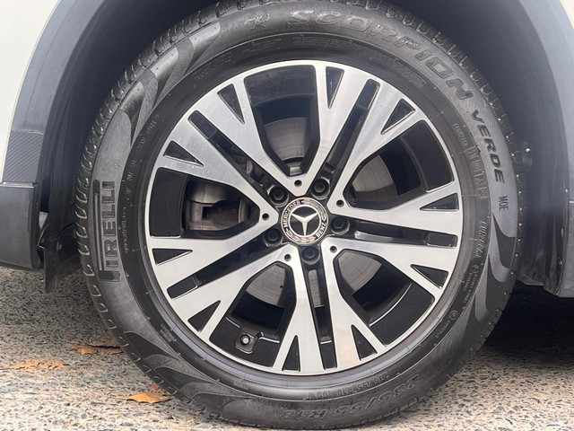 Second-hand 2024 Mercedes-Benz GLA 200 for sale in New Delhi-5