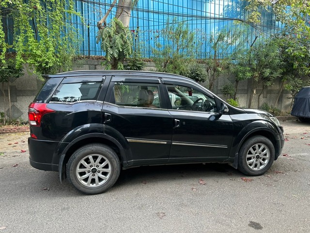 Second-hand 2019 Mahindra XUV500 W9 AT BSIV for sale in New Delhi-5
