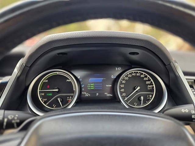 Second-hand 2023 Toyota Camry 2.5 Hybrid for sale in Mumbai-8