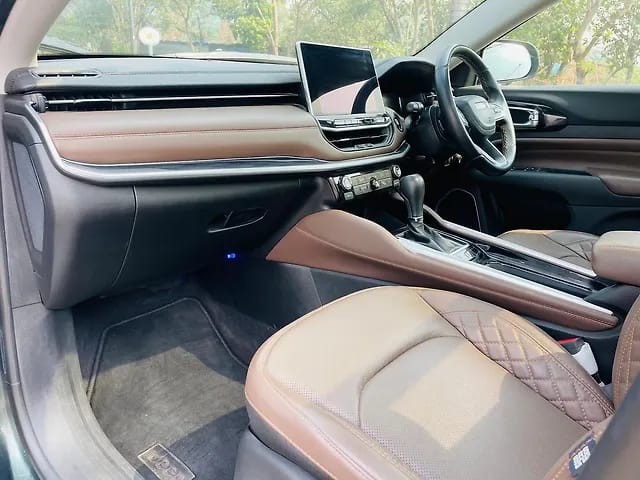 Second-hand 2024 Jeep Meridian Limited Opt 4x2 AT for sale in Mumbai-8