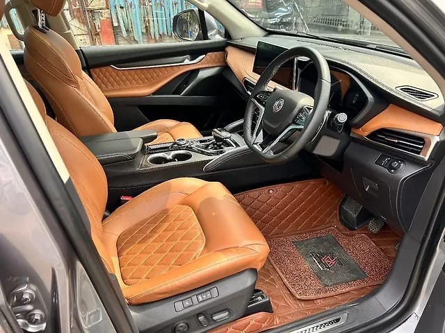 Second-hand 2023 MG Gloster Savvy 4x2 7Str for sale in Mumbai-9