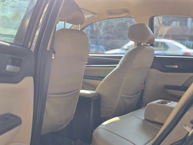 Second-hand 2023 Honda Amaze 2nd Gen VX CVT for sale in Kolkata-13