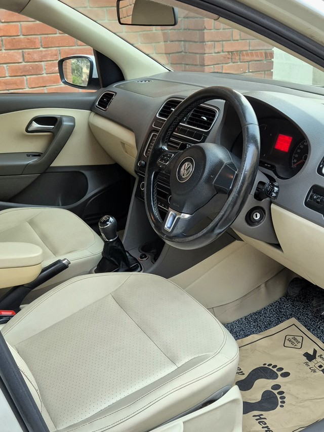 Volkswagen Vento 1.5 TDI Highline Second-hand 2014 Volkswagen Vento 1.5 TDI Highline for sale in Nashik-11