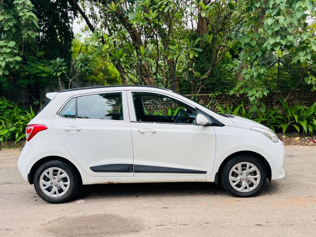 Second-hand 2018 Hyundai Grand i10 1.2 Kappa Sportz BSIV for sale in Vadodara-1