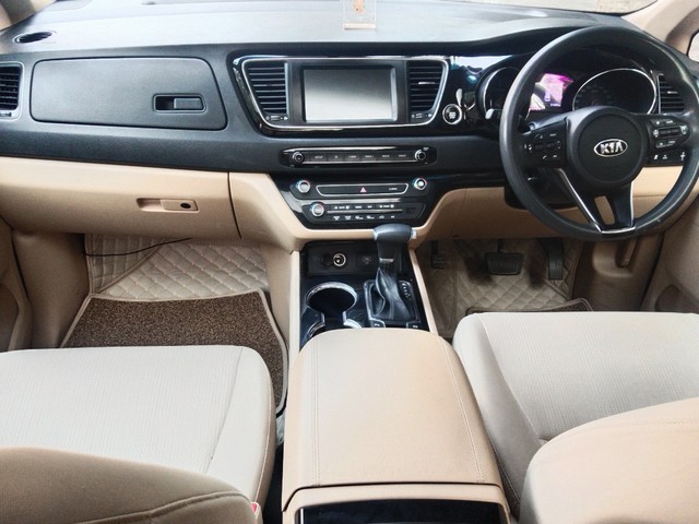 Second-hand 2020 Kia Carnival Prestige 6 STR for sale in New Delhi-8