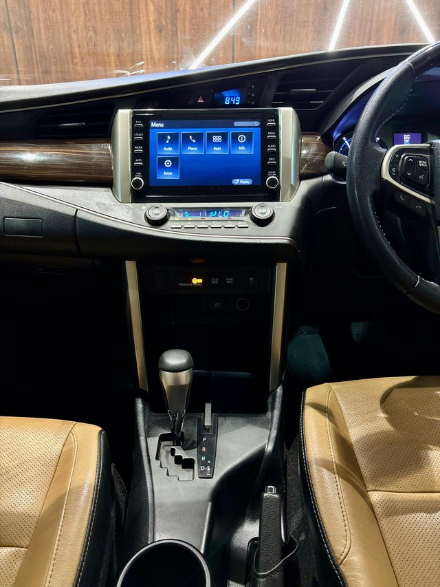 Second-hand 2021 Toyota Innova Crysta 2.4 ZX 7 STR for sale in Madurai-11