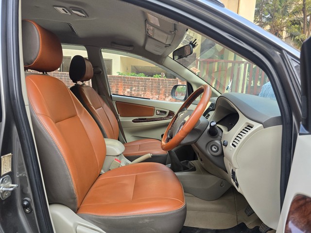 Second-hand 2014 Toyota Innova 2.5 VX (Diesel) 8 Seater for sale in Mumbai-17