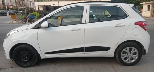 Hyundai Grand i10 Sportz Second-hand 2015 Hyundai Grand i10 Sportz for sale in Chennai-3