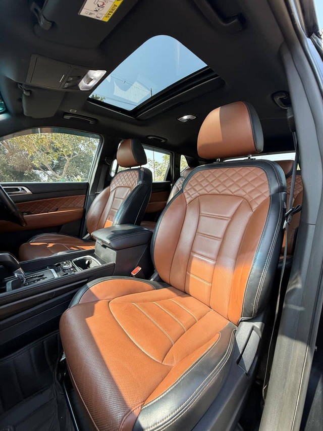 Second-hand 2020 Mahindra Alturas G4 4X4 AT for sale in New Delhi-5