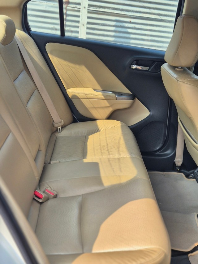 Second-hand 2015 Honda City i VTEC CVT VX for sale in Vadodara-12