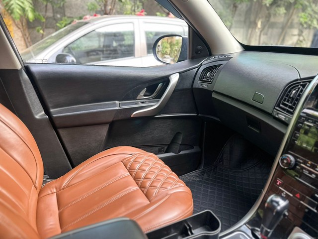 Second-hand 2019 Mahindra XUV500 W9 AT BSIV for sale in New Delhi-7