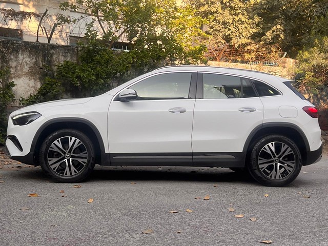 Second-hand 2024 Mercedes-Benz GLA 200 for sale in New Delhi-3