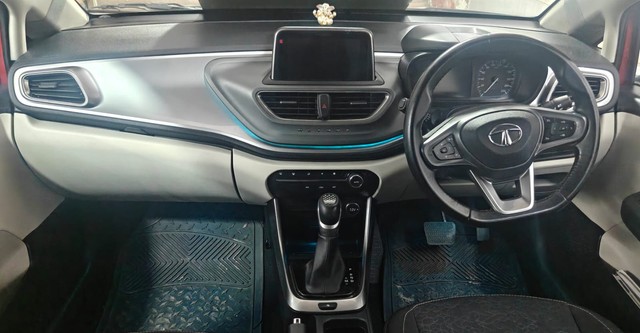 Second-hand 2022 Tata Altroz XZA Opt DCT for sale in New Delhi-13