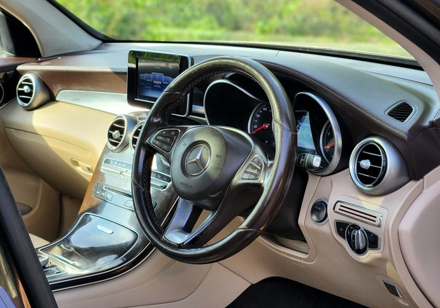 Second-hand 2016 Mercedes-Benz GLC 220d 4MATIC Sport for sale in New Delhi-14