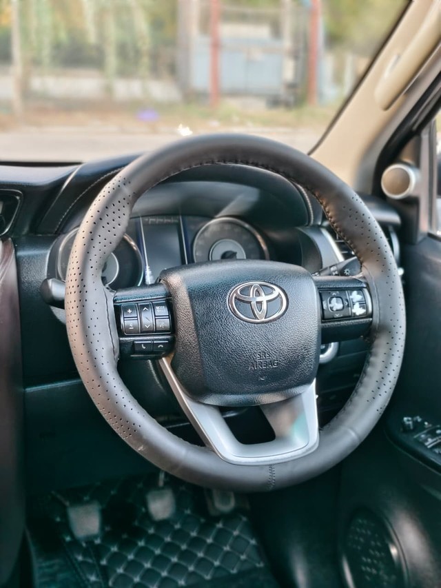 Second-hand 2017 Toyota Fortuner 2.7 2WD MT BSIV for sale in Ahmedabad-14
