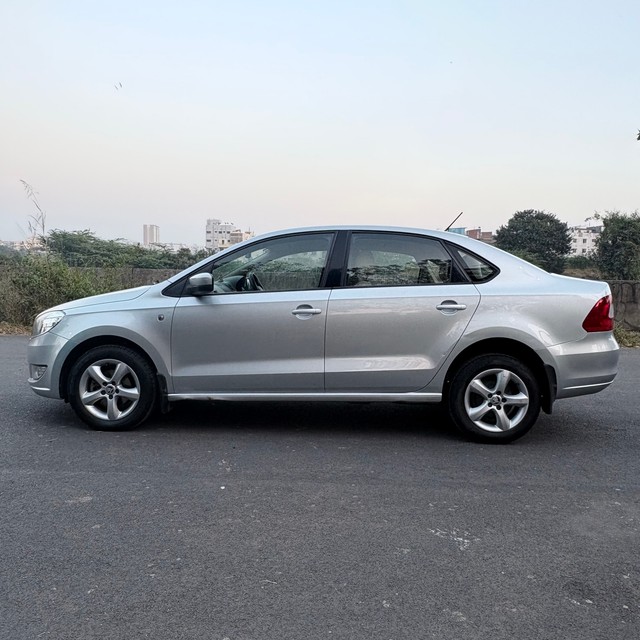 Second-hand 2014 Skoda Rapid 1.6 TDI Ambition Plus for sale in Pune-3