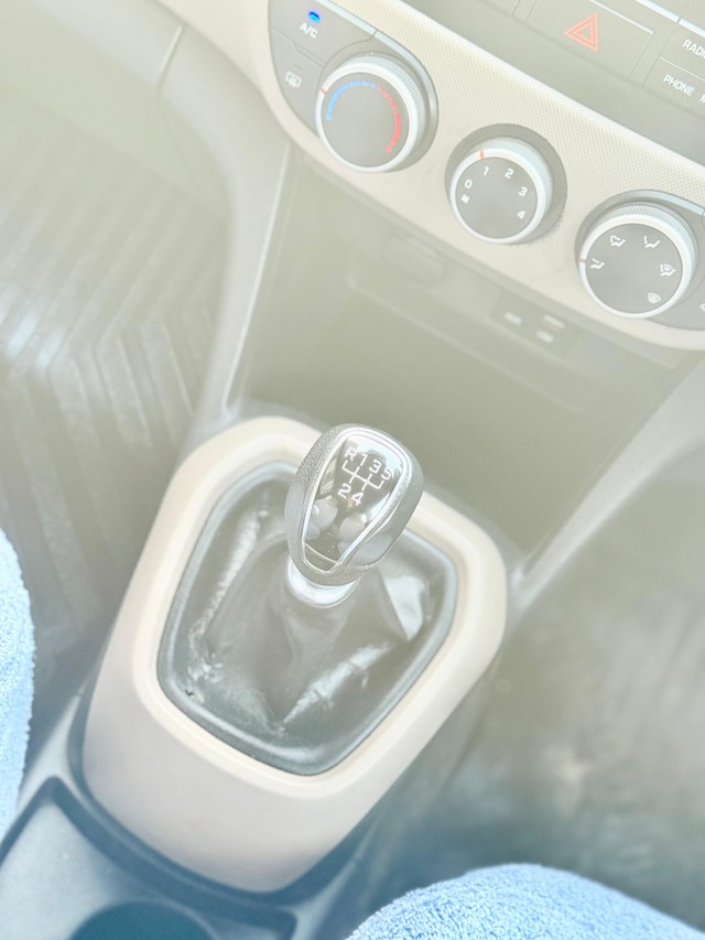 Second-hand 2018 Hyundai Grand i10 1.2 CRDi Sportz Option for sale in Surat-14