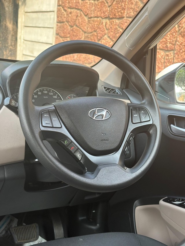 Hyundai i10 Sportz 1.1L Second-hand 2017 Hyundai i10 Sportz 1.1L for sale in Kolhapur-9