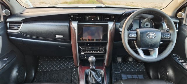 Second-hand 2017 Toyota Fortuner 2.7 2WD MT BSIV for sale in Ahmedabad-11