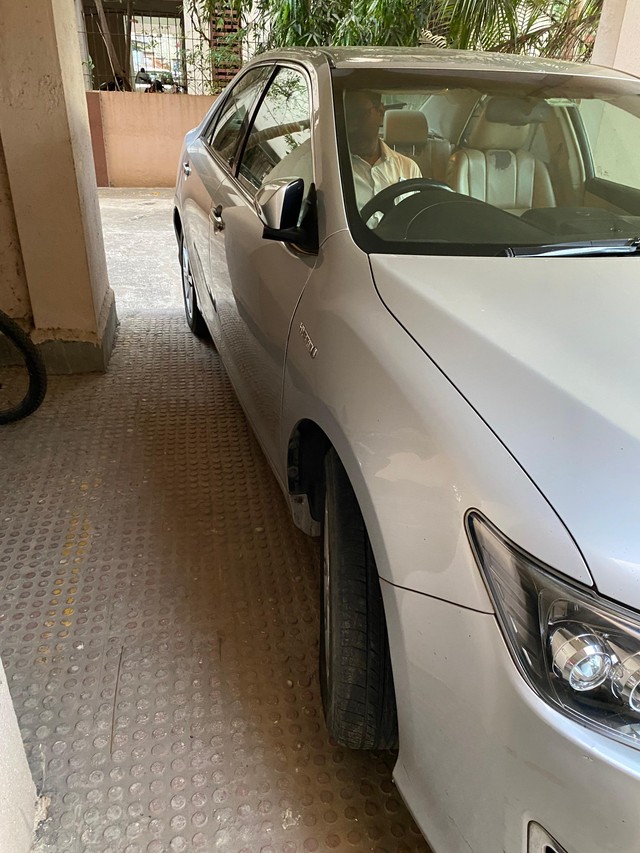 Second-hand 2015 Toyota Camry Hybrid for sale in Mumbai-3