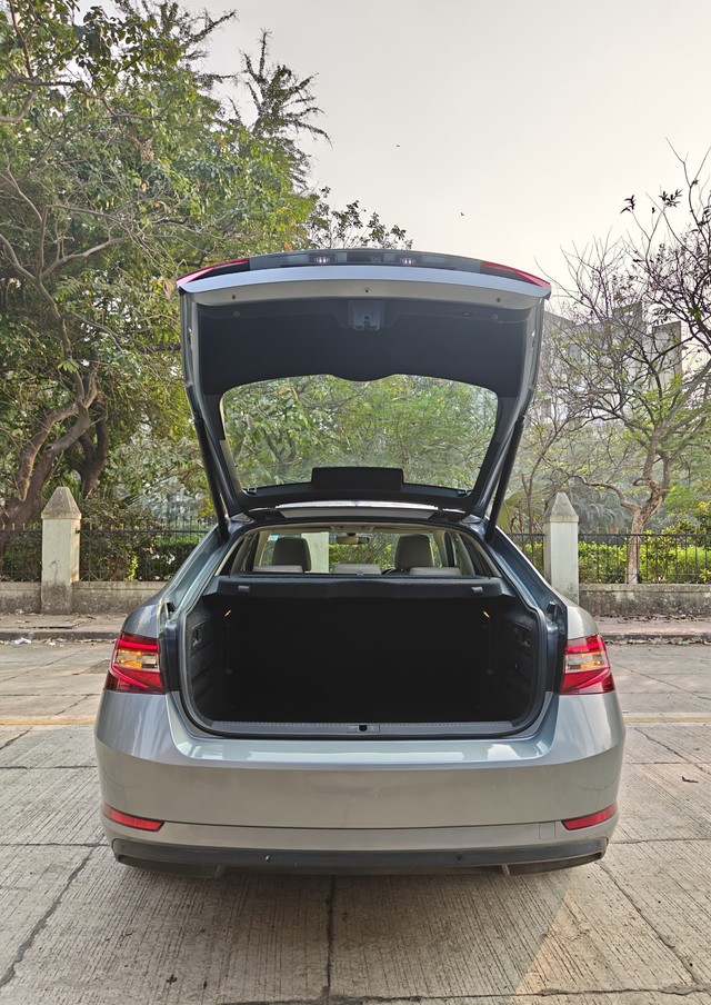 Second-hand 2016 Skoda Superb LK 1.8 TSI AT for sale in Mumbai-16