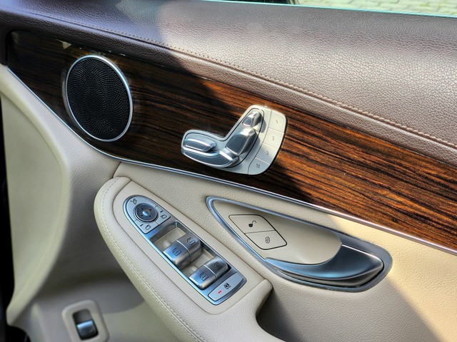 Second-hand 2016 Mercedes-Benz GLC 220d 4MATIC Sport for sale in New Delhi-12