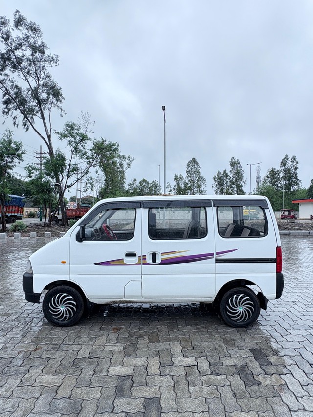Second-hand 2011 Maruti Eeco 7 Seater Standard BSIV for sale in Bhopal-3