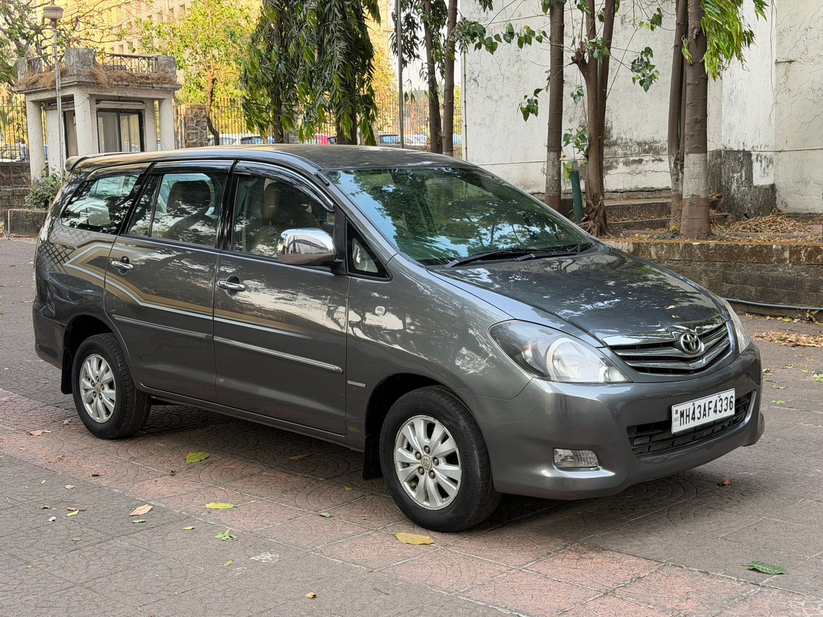 Ms Innova Buy Used Toyota Innova 2.5 E Diesel MS 7-seater of 2010 model @ 4,00 ...