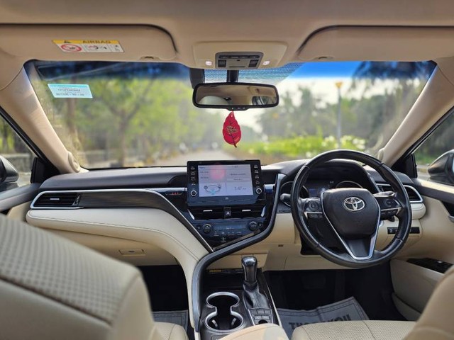 Second-hand 2023 Toyota Camry 2.5 Hybrid for sale in Mumbai-6