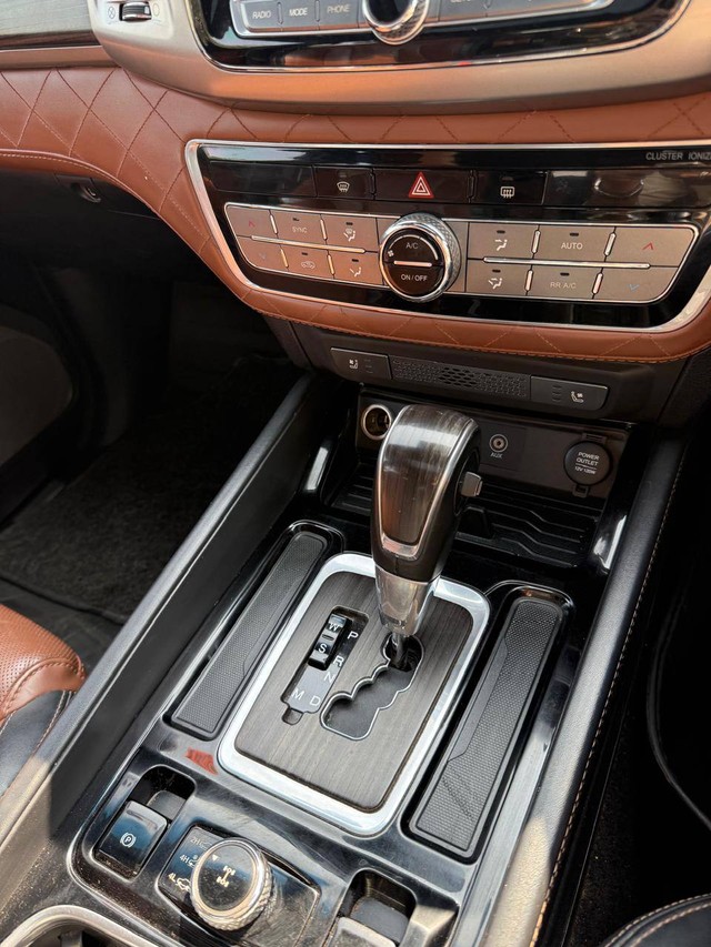 Second-hand 2020 Mahindra Alturas G4 4X4 AT for sale in New Delhi-6