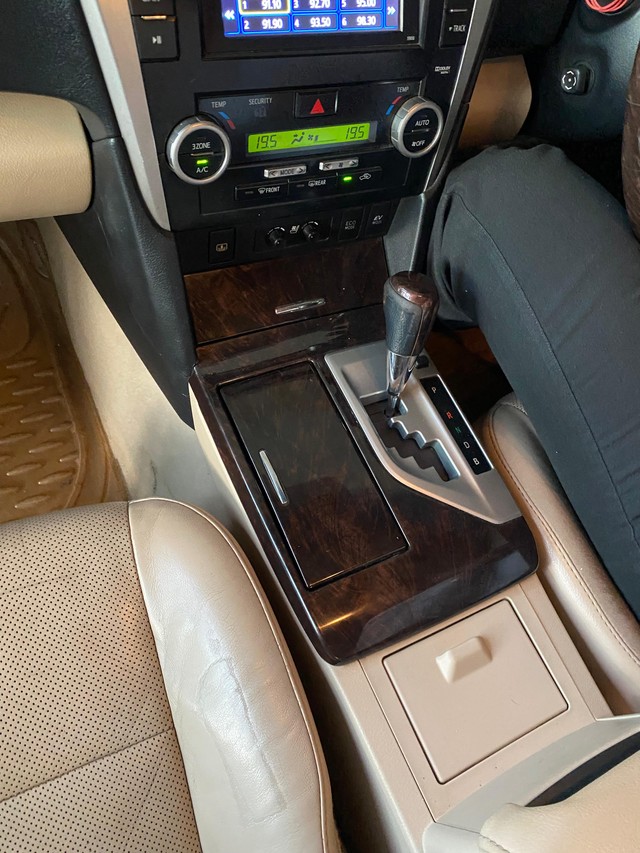 Second-hand 2015 Toyota Camry Hybrid for sale in Mumbai-2