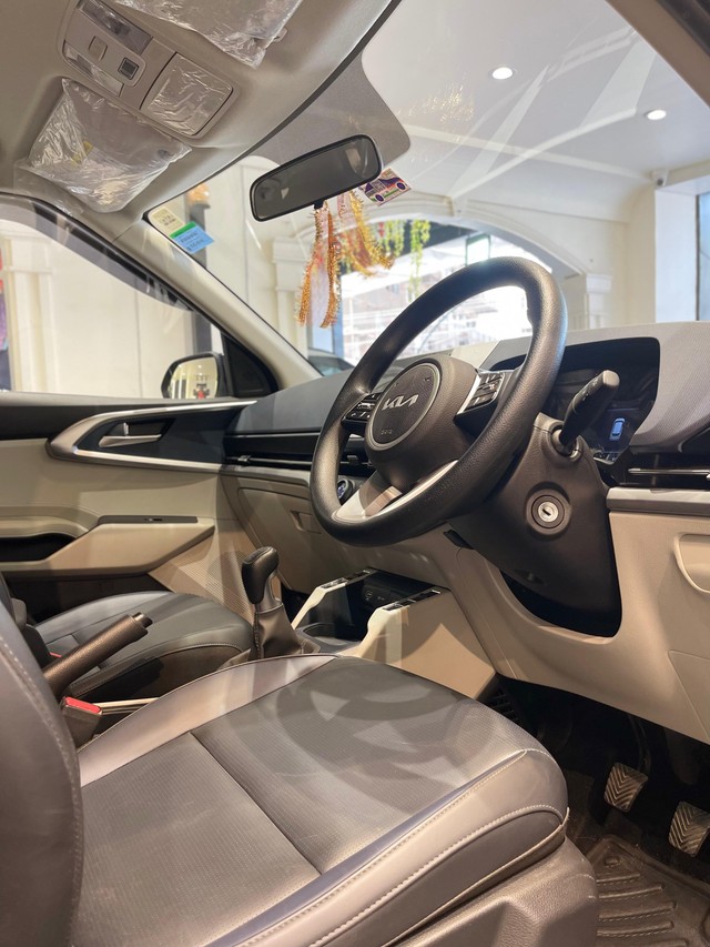 Kia Carens Gravity Second-hand 2025 Kia Carens Gravity for sale in Hyderabad-12