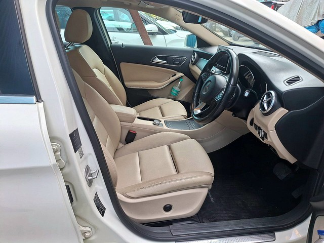 Second-hand 2016 Mercedes-Benz GLA Class 200 for sale in New Delhi-12
