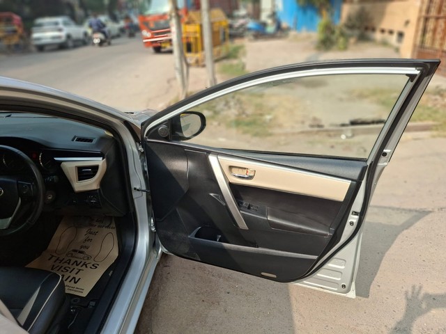 Second-hand 2014 Toyota Corolla Altis G AT for sale in New Delhi-9