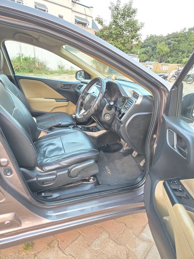 Second-hand 2016 Honda City i DTec SV for sale in Ahmedabad-6