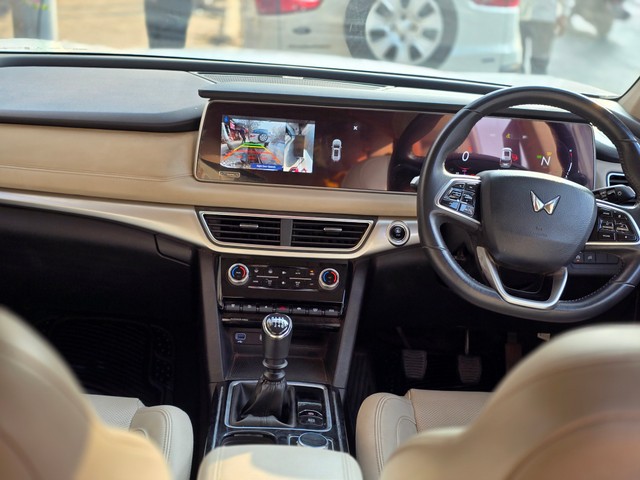 Second-hand 2024 Mahindra XUV700 AX7L 7Str Diesel for sale in Kolkata-11