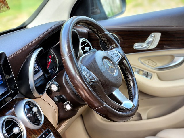 Second-hand 2016 Mercedes-Benz GLC 220d 4MATIC Sport for sale in New Delhi-23