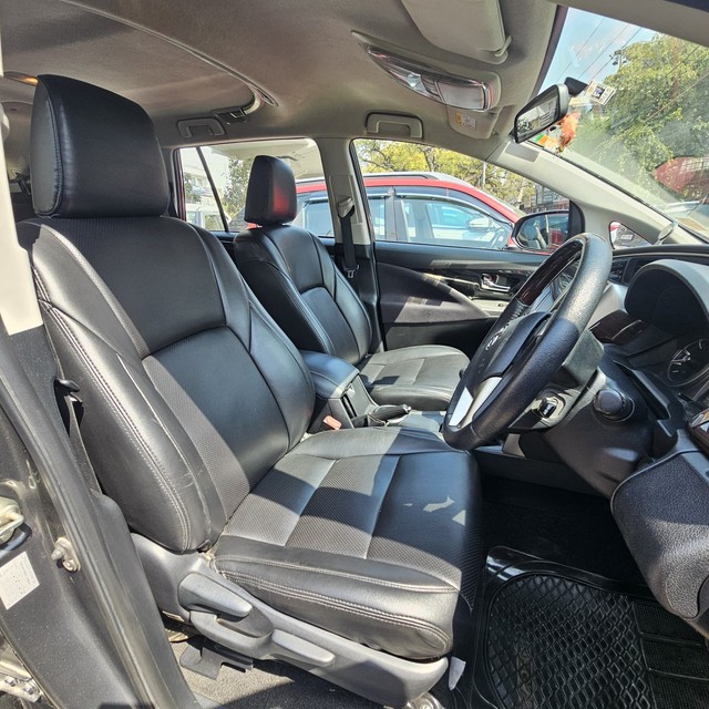 Second-hand 2019 Toyota Innova Crysta 2.4 VX MT 8S BSIV for sale in New Delhi-3