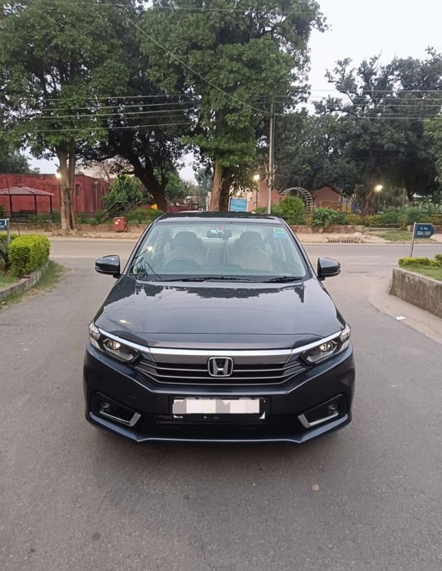 Second-hand 2024 Honda Amaze 2nd Gen VX CVT for sale in Chandigarh