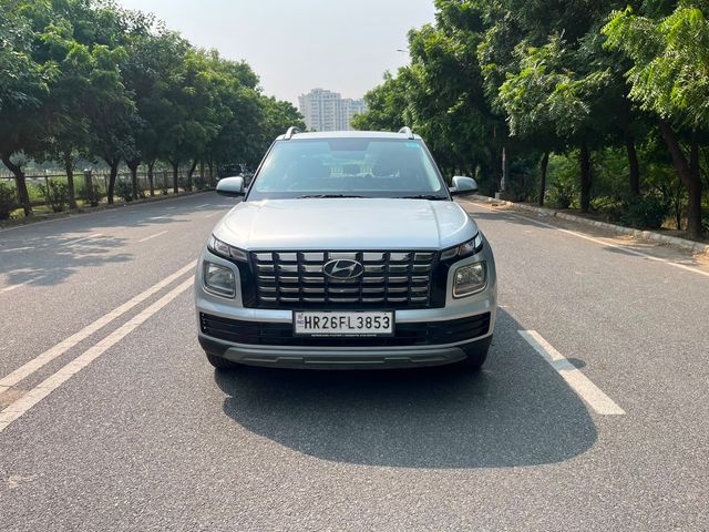 Hyundai Venue एस रेनफोर्स्ड 2023-2025 Second-hand 2024 Hyundai Venue एस रेनफोर्स्ड 2023-2025 for sale in Noida